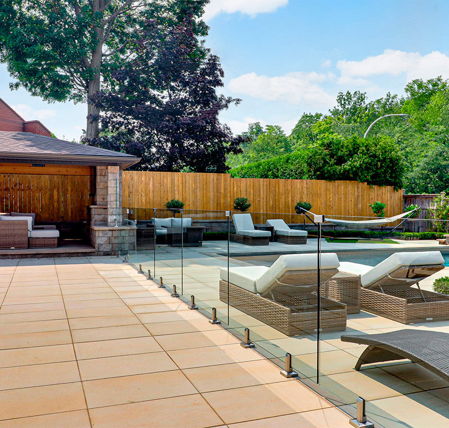 Les avantages d’une clôture en verre pour piscine